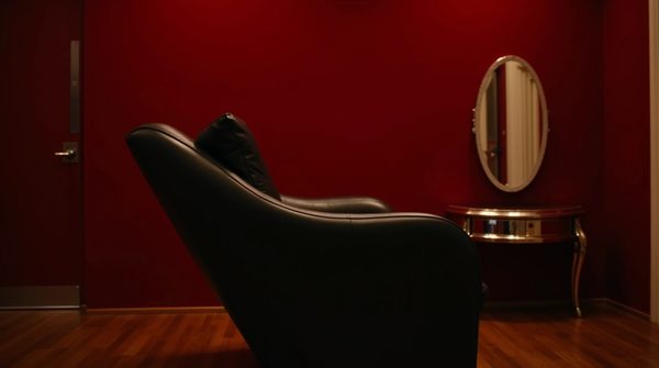 Découvrez la chaise bdsm chevauche-moi pour des plaisirs variés